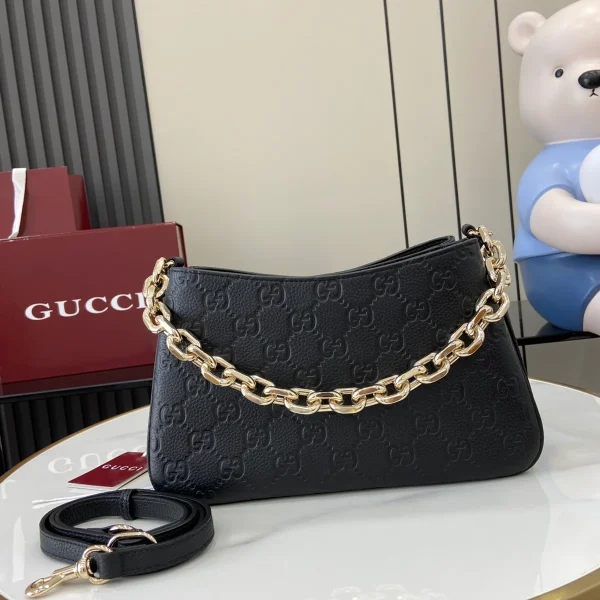 GUCCI GG Emblem迷你黑色皮革斜揹包-815263：圖片 2