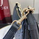 GUCCI GG Emblem中號灰褐粒面肩揹包-820453：圖片 11