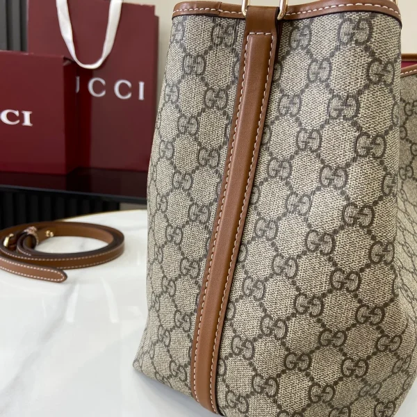 GUCCI GG Emblem小號米棕帆布肩揹包-815103：圖片 6