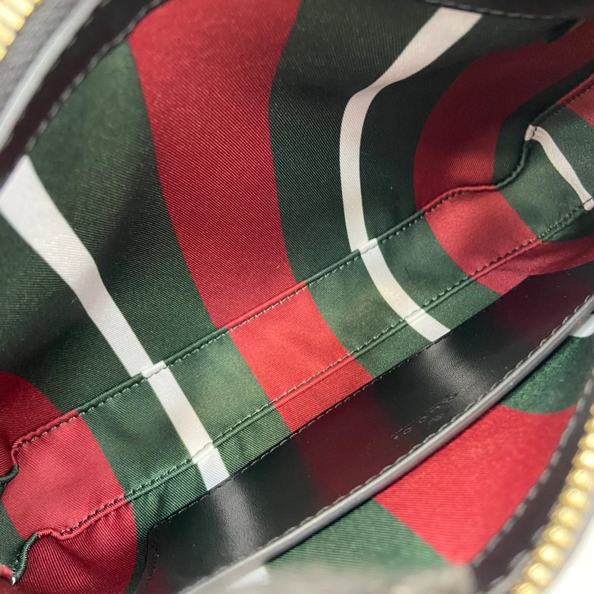GUCCI GG Emblem小號米棕帆布肩揹包-815218 10 GUCCI GG Emblem小號米棕帆布肩揹包-815218