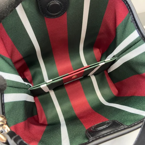 GUCCI GG Emblem迷你米棕皮革水桶包-815118：圖片 9