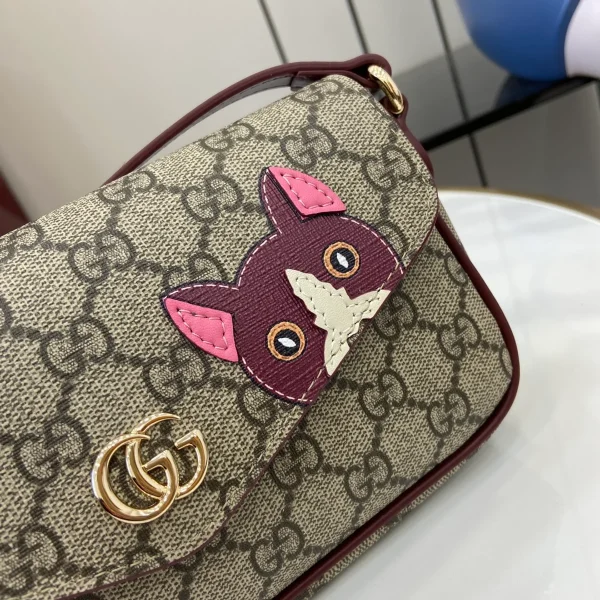 GUCCI GG Monogram小號米棕塗層布斜揹包-818764：圖片 11