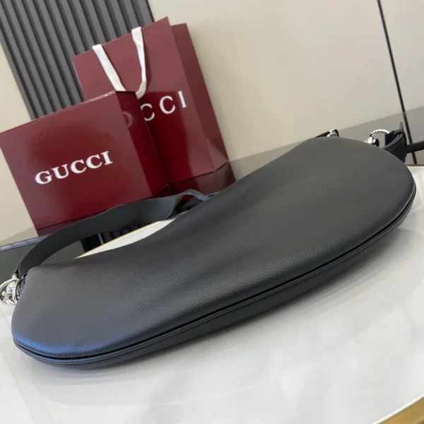 GUCCI GG Signature中號黑色粒面斜揹包-801887：圖片 7
