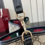 GUCCI GG Emblem小號米棕皮革斜揹包-815103：圖片 7