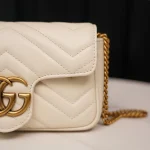 GUCCI GG Marmont迷你黑漆皮斜揹包-476433：圖片 6