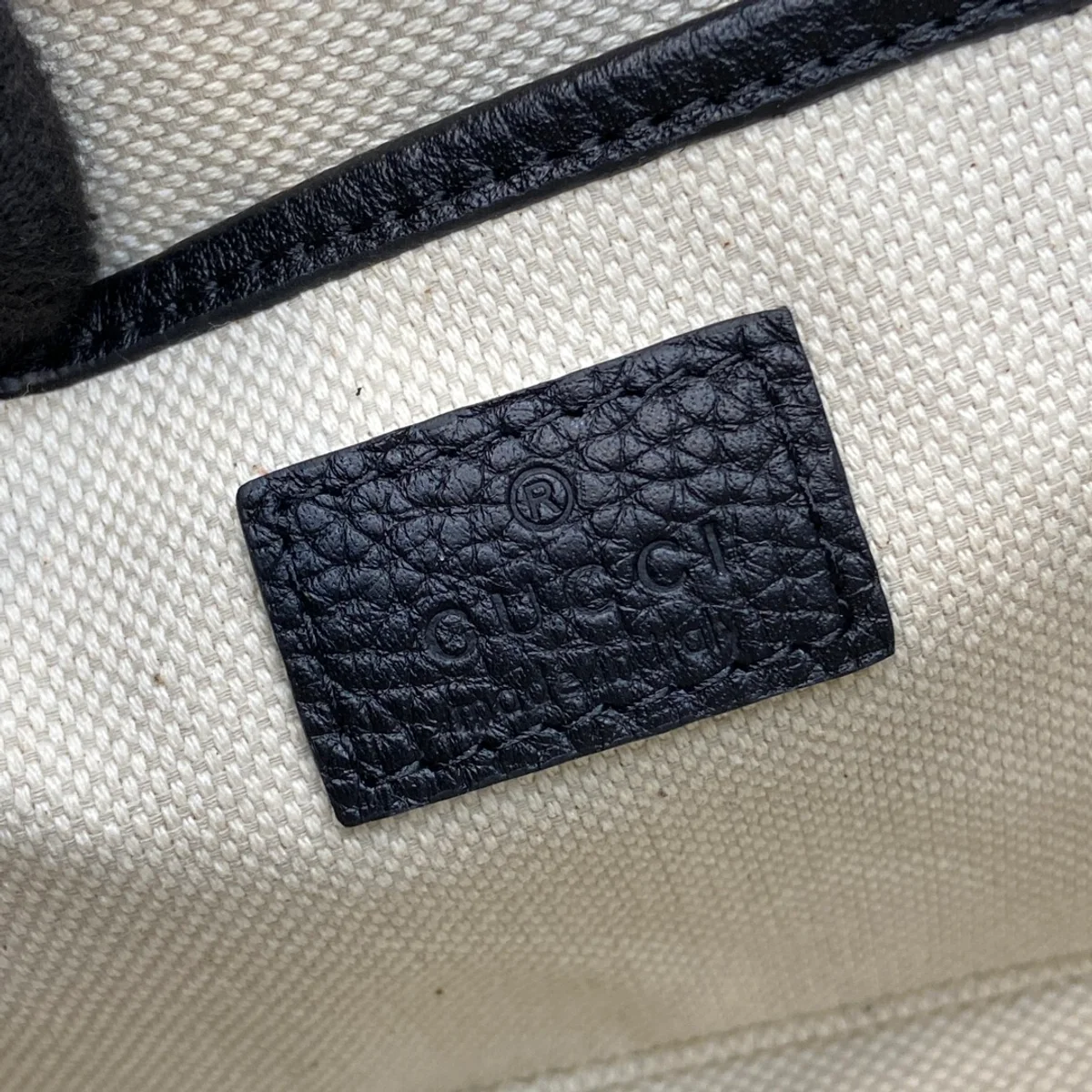 GUCCI GG Emblem迷你黑色皮革斜揹包-815263 10 GUCCI GG Emblem迷你黑色皮革斜揹包-815263