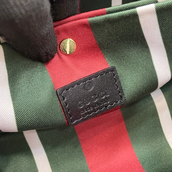 GUCCI GG Emblem迷你米棕皮革水桶包-815118：圖片 10
