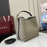 GUCCI GG Emblem小號米棕皮革斜揹包-815103：圖片 3