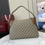 GUCCI GG Emblem中號黑色皮革肩揹包-815216：圖片 4