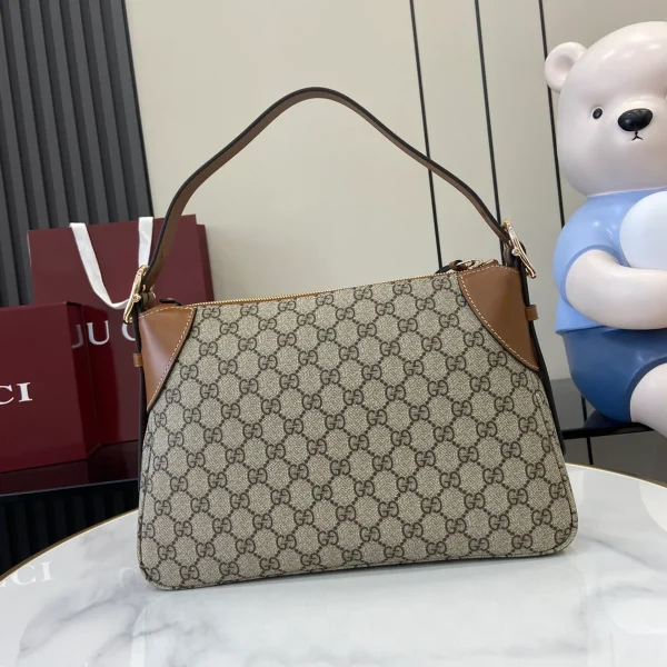 GUCCI GG Emblem中號黑色皮革肩揹包-815216：圖片 4
