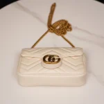 GUCCI GG Marmont迷你黑漆皮斜揹包-476433：圖片 7