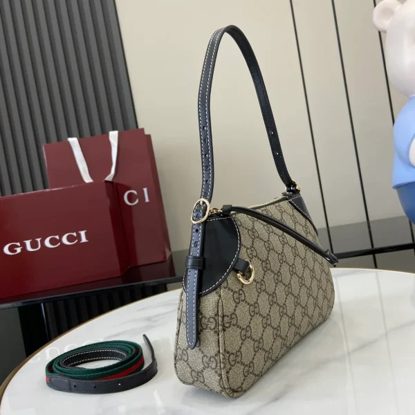 GUCCI GG Emblem小號米棕帆布肩揹包-815218：圖片 3