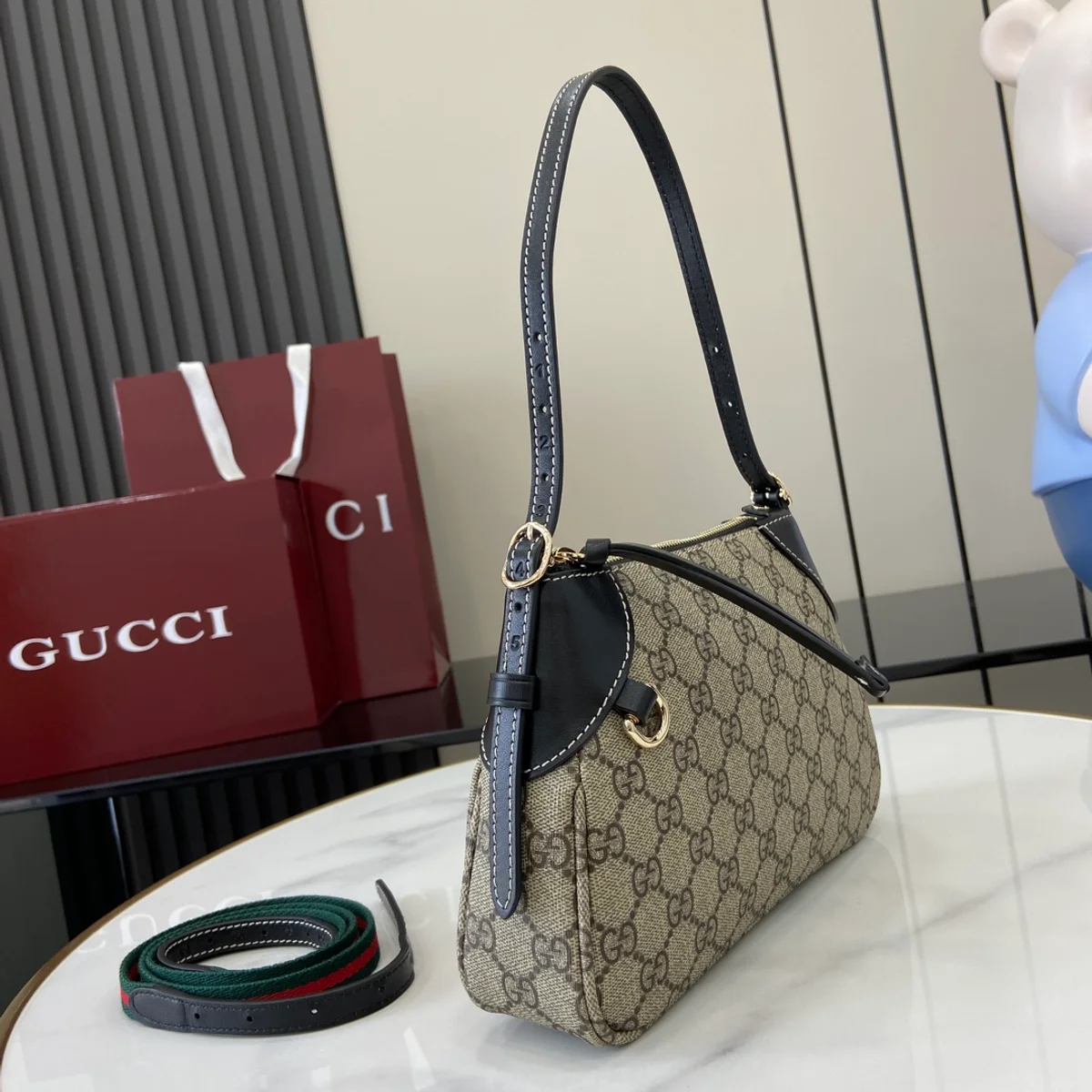 GUCCI GG Emblem小號米棕帆布肩揹包-815218 3 GUCCI GG Emblem小號米棕帆布肩揹包-815218