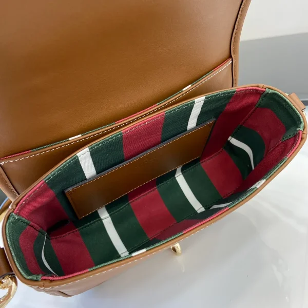GUCCI GG Emblem迷你米棕帆布斜揹包-815211：圖片 10