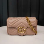 GUCCI GG Marmont黑色小號皮革斜揹包-476433：圖片 2