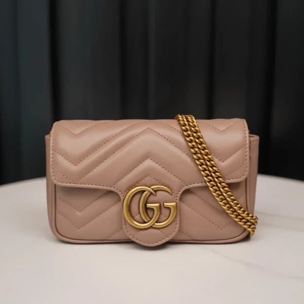 GUCCI GG Marmont黑色小號皮革斜揹包-476433：圖片 2