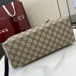 GUCCI GG Emblem小號米棕帆布手提包-815214：圖片 5