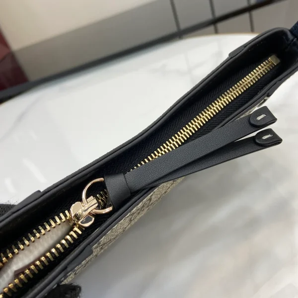 GUCCI GG Emblem超迷你米棕帆布肩背包-820696：圖片 6