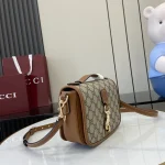 GUCCI GG Emblem迷你米棕帆布斜揹包-815211：圖片 3