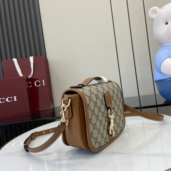 GUCCI GG Emblem迷你米棕帆布斜揹包-815211：圖片 3
