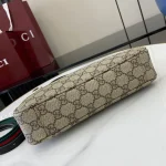 GUCCI GG Emblem小號米棕帆布肩揹包-815218：圖片 5