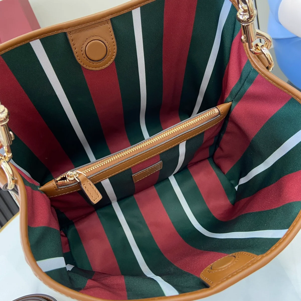 GUCCI GG Emblem小號米棕帆布肩揹包-815103 9 GUCCI GG Emblem小號米棕帆布肩揹包-815103