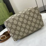 GUCCI GG Emblem迷你黑色皮革水桶包-815118：圖片 5