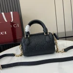 GUCCI GG Emblem超迷你黑色粒面皮革手挽包-815256：圖片 4