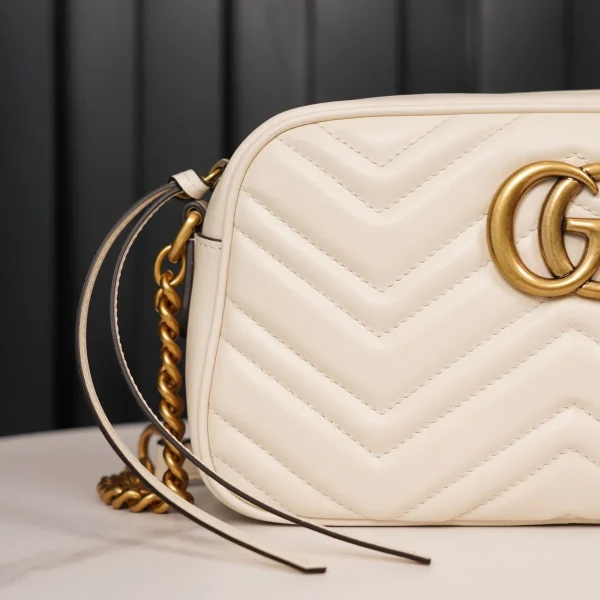 GUCCI GG Marmont小號黑色絎縫皮革鏈條包-447632：圖片 4