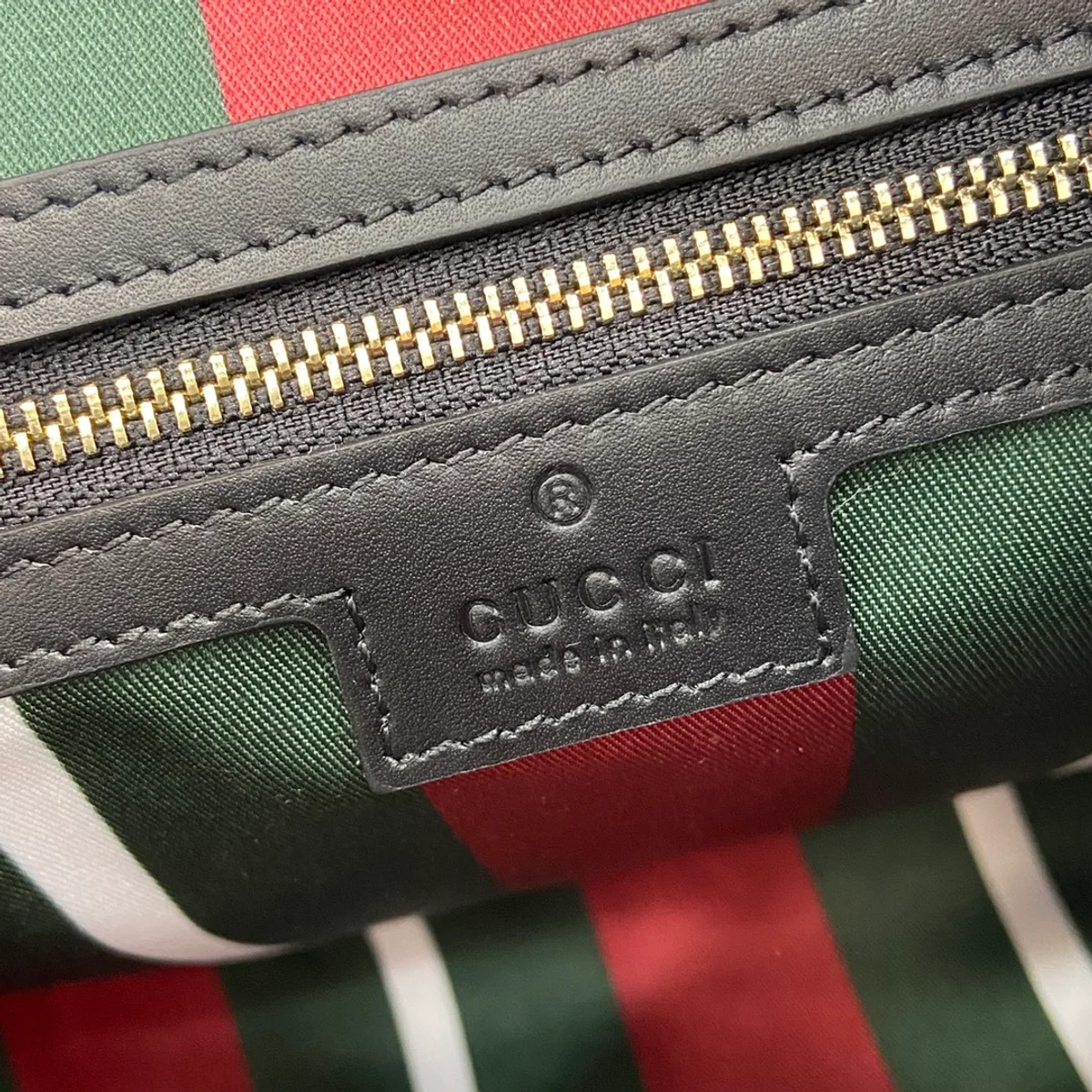 GUCCI GG Emblem中號米棕皮革肩揹包-815216 9 GUCCI GG Emblem中號米棕皮革肩揹包-815216