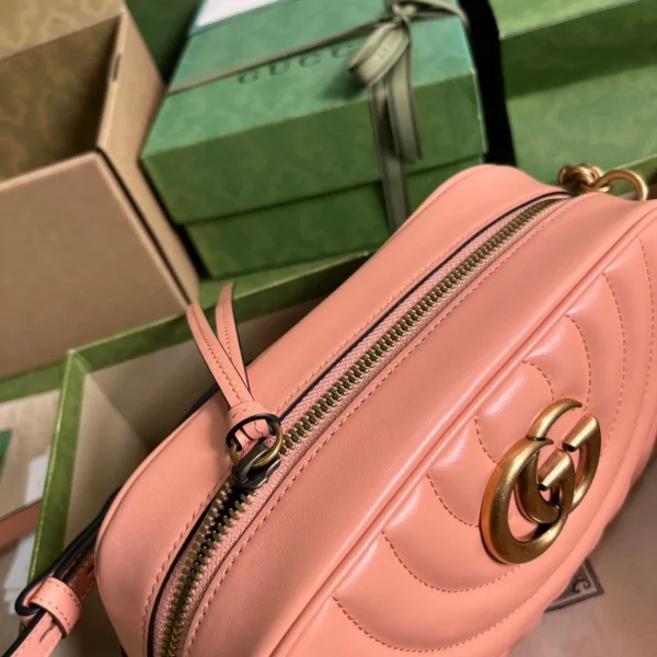 GUCCI GG Marmont小號黑色紋斜揹包-447632：圖片 8