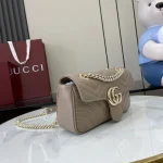 GUCCI GG Marmont迷你黑色皮革斜揹包-446744：圖片 3