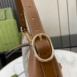 GUCCI GG Emblem大號黑色皮革肩揹包-815217：圖片 8