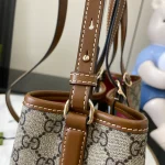 GUCCI GG Emblem小號米棕皮革手提包-815214：圖片 8