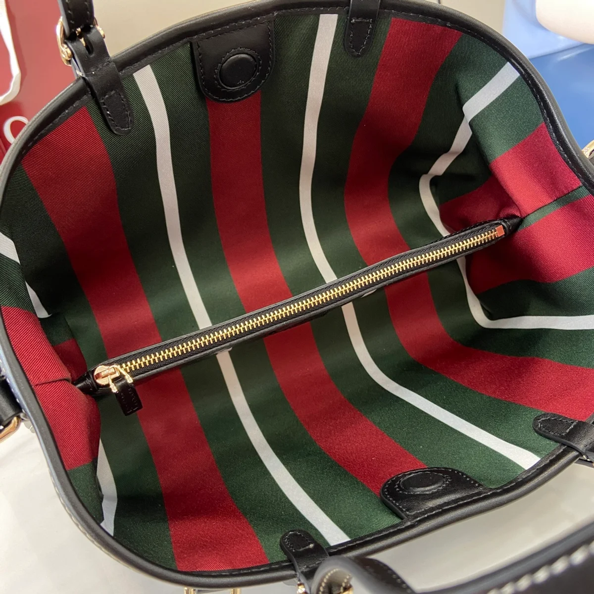 GUCCI GG Emblem小號米棕帆布手提包-815214 9 GUCCI GG Emblem小號米棕帆布手提包-815214