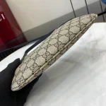 GUCCI GG Emblem超迷你米棕帆布肩背包-820696：圖片 5