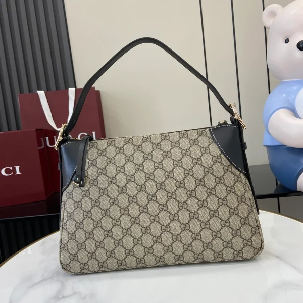 GUCCI GG Emblem中號米棕皮革肩揹包-815216：圖片 2