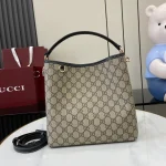 GUCCI GG Emblem小號米棕皮革斜揹包-815103：圖片 2