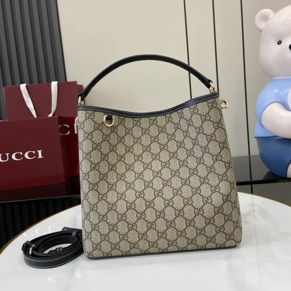 GUCCI GG Emblem小號米棕皮革斜揹包-815103：圖片 2
