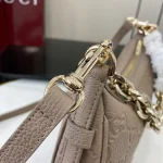 GUCCI GG Emblem小號黑色粒面肩揹包-815409：圖片 6