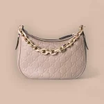 GUCCI GG Emblem小號黑色粒面肩揹包-815409