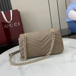 GUCCI GG Marmont迷你黑色皮革斜揹包-446744：圖片 4