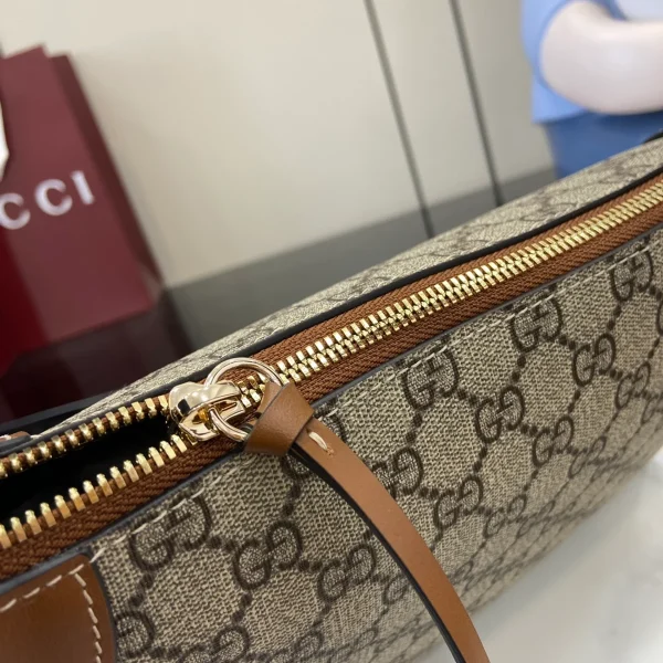 GUCCI GG Emblem中號黑色皮革肩揹包-815216：圖片 8