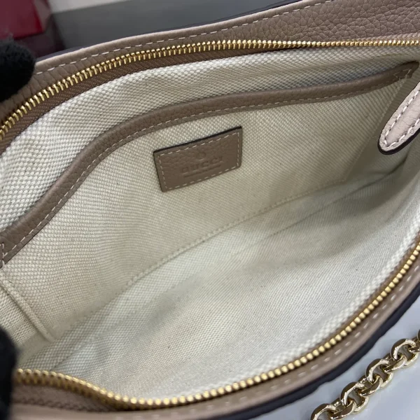 GUCCI GG Emblem中號灰褐皮革肩揹包-815277：圖片 9