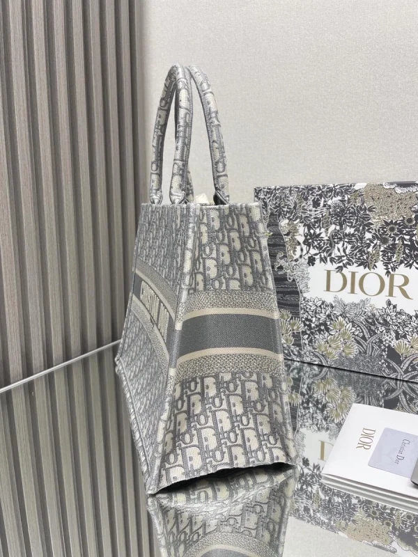 Dior Book Tote 米白色和灰色Dior Oblique 刺繡托特包：圖片 5