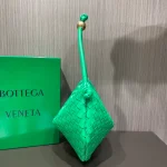 BottegaVeneta鸚鵡綠Intrecciato編織中號手拿包：圖片 6