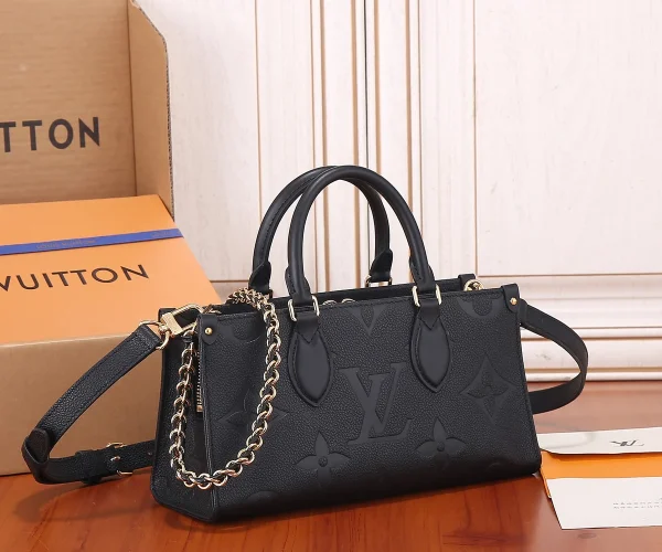 Louis Vuitton OnTheGo East West 黑色壓花粒面牛皮手挽袋：圖片 3