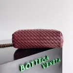 BottegaVenetaIntrecciato編織皮革迷你斜挎手拿包：圖片 4