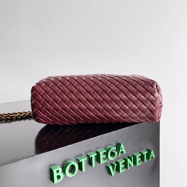 BottegaVenetaIntrecciato編織皮革迷你斜挎手拿包：圖片 4