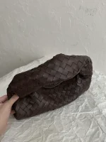 BottegaVenetaIntrecciato編織巧克力棕牛皮革肩背包：圖片 10